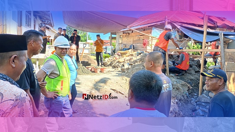 Bupati Boltim Oskar Manoppo meninjau langsung proses perbaikan tanggul Sungai Dodap Pantai didampingi Tenaga Ahli Bupati, jajaran Pemerintah Desa dan Dinas PUTR Boltim.