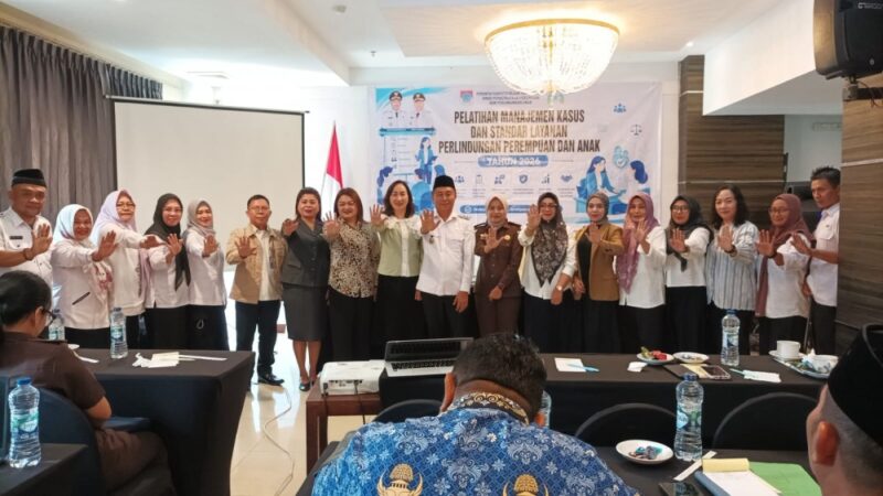 Wakil Bupati Bolaang Mongondow Timur, Argo V. Sumaiku, membuka Pelatihan Manajemen Kasus Perlindungan Perempuan dan Anak di Hotel Sutan Raja Kotamobagu.