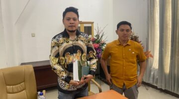 Sekretaris KUD Nomontang Lanut Marchel Tamboto saat memenuhi undangan Pemkab Boltim untuk membahas aktivitas pertambangan di Desa Lanut, Jumat (11/9/2026).