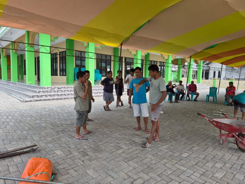 Serfi Kaat Pimpin Kerja Bakti Persiapan Peresmian Masjid di Kotabunan Selatan